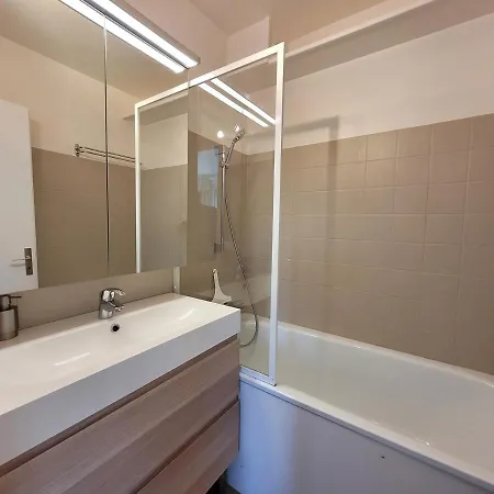 Skis Aux Pieds Avec Piscine, Renove Et Confortable - Fr-1-598-18 Apartment