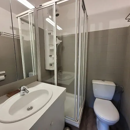 Apartment Skis Aux Pieds Avec Piscine, Renove Et Confortable - Fr-1-598-18